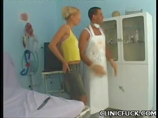 Bjonde hottie gëzon klinikë x nominal film