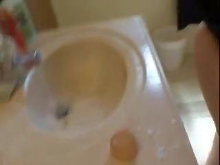 Tremendous na ręcznym wytrysk przez mamuśka golenie jej mężowie jaja
