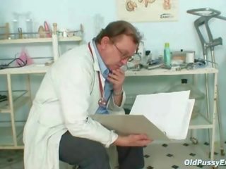 Old Pussy Exam: Granny Sofie gyno pussy speculum examination