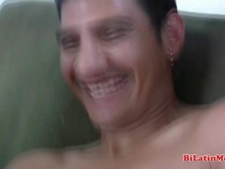 Maravilhosa sexo a 3 com quente bi latim homens com grande uncu