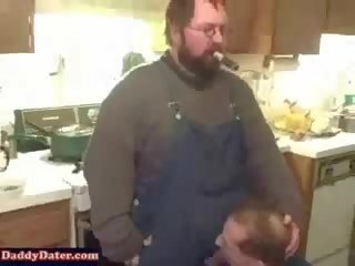 DaddyDater Cigar Daddy Bear gets his Big putz Sucked