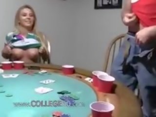 Jovem meninas copulando em poker noite