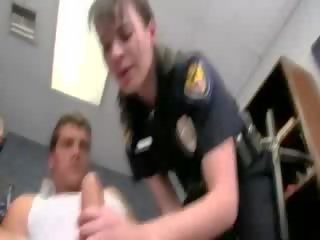 二 警察 互換 doughnuts 為 啄木鳥 吸吮 和 愛 它