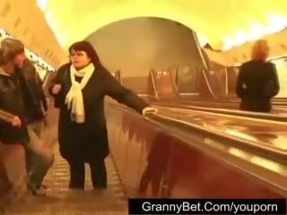 Ακμή fattie σε ο metro