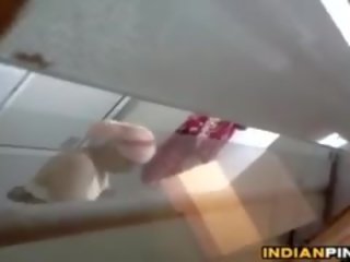 Warga india aunty menjadi menonton oleh yang pengintip/voyeur