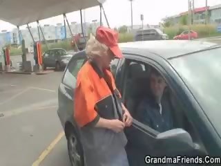 Gas station mormor körd i den land