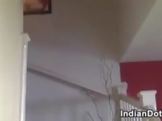 Amatör middle-aged indisk gör en striptease