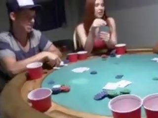 Mladý holky jebanie na poker noc